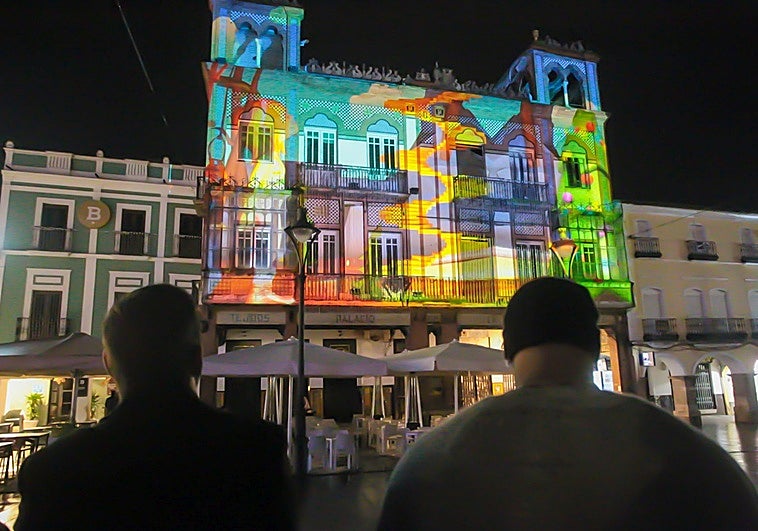 El Palacio de la China resplandece con el videomapping navideño de Mérida